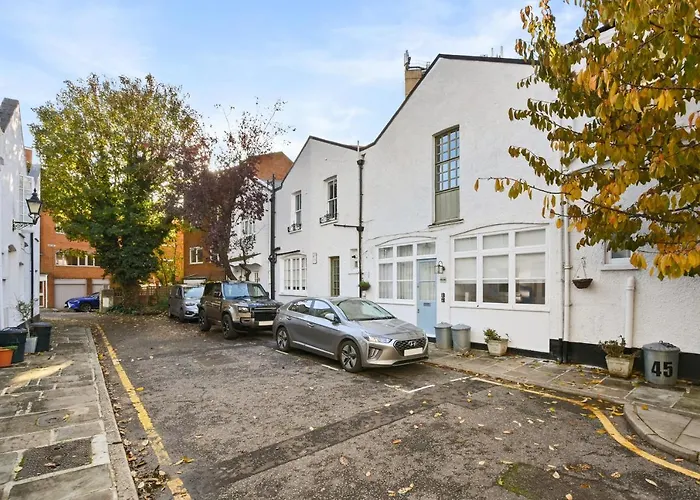 Cozy Flat Near Kensington Palace