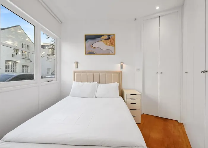 Cozy Flat Near Kensington Palace